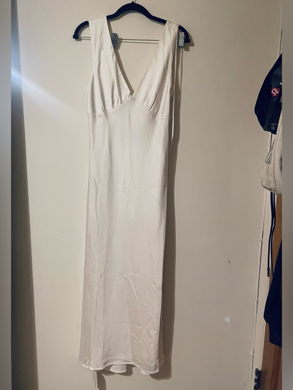 Abercrombie Julia Cowl Satin White V-Neck Slip Medium Petite (MP)